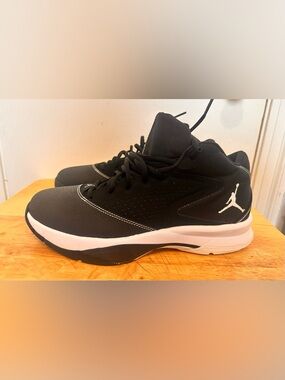 Jordan Men's Black and White Athletic Sneakers